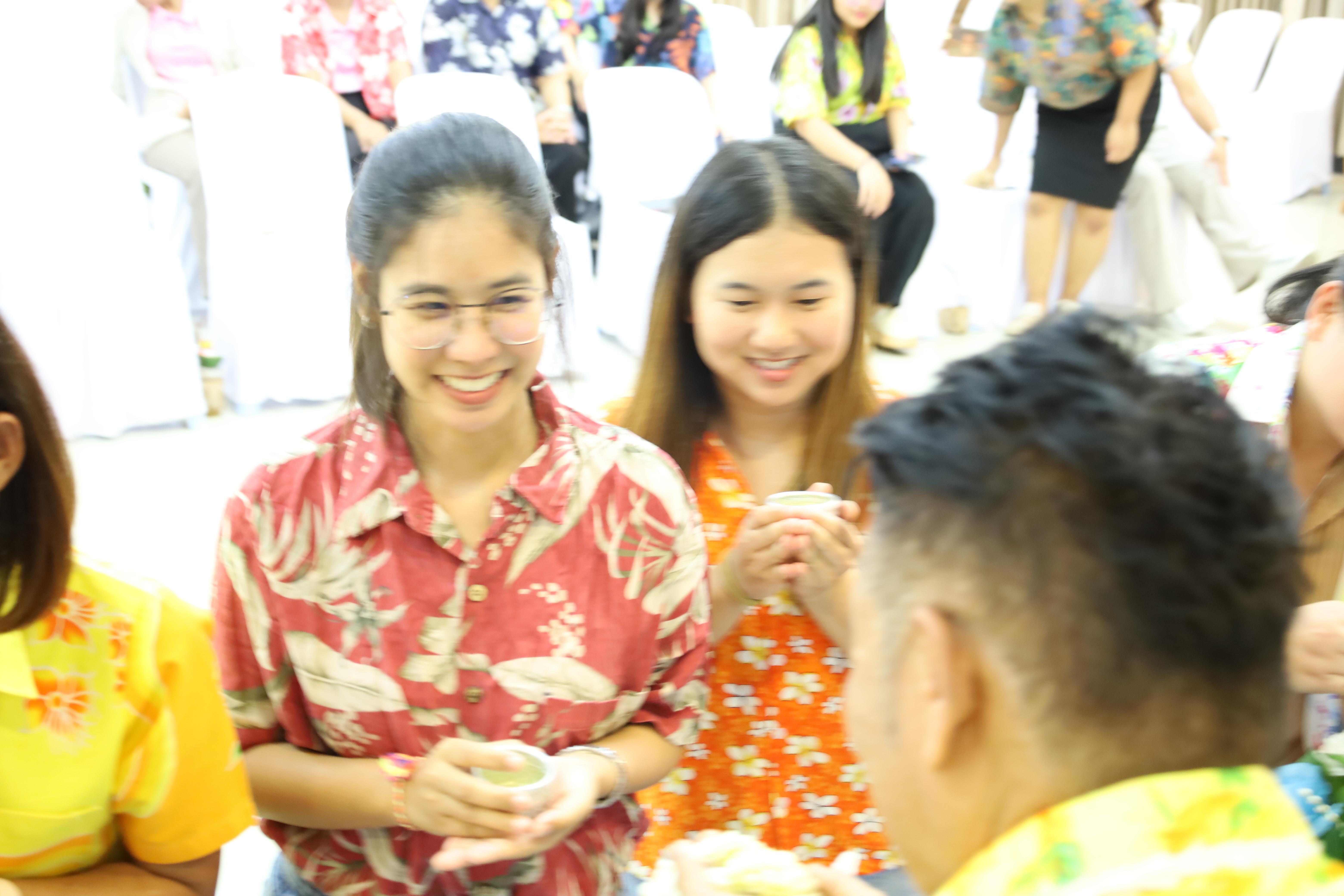 110. วันที่ 26 เมษายน 2568 สาขาการบริหารการศึกษา ได้จัดกิจกรรมรดน้ำดำหัวคณาจารย์ระดับบัณฑิตศึกษา ประจำสาขาการบริหารการศึกษา ณ ห้องประชุมครุร่มสัก 1 ชั้น 3 อาคารคณะครุศาสตร์